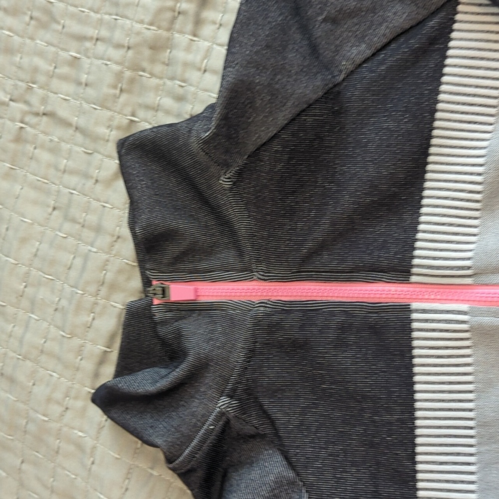 Fabletocs Tory cropped Jacket - Picture 2 of 3